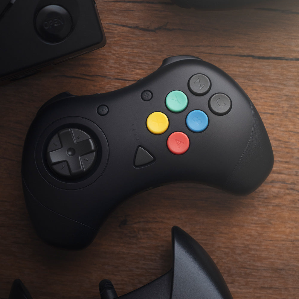 【発売中!】D6 Wireless Controller for Dreamcast™【ブラック】– 究極の6ボタンワイヤレスコントローラー!次世代ワイヤレス技術 × クラシックな操作性!レトロゲーマー必見の必携アイテム!