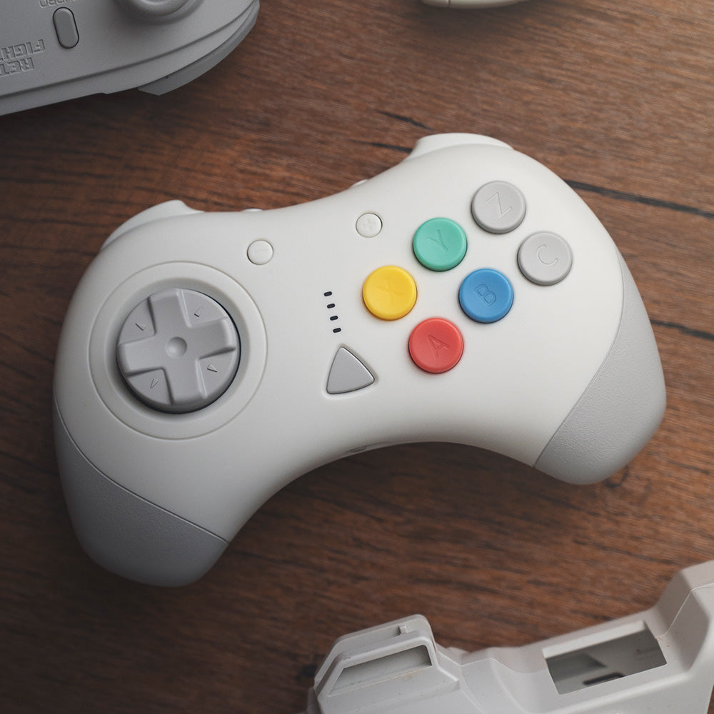 【在庫あり/発売中!】D6 Wireless Controller for Dreamcast™【ホワイト】– 究極の6ボタンワイヤレスコントローラー!次世代ワイヤレス技術 × クラシックな操作性!レトロゲーマー必見の必携アイテム!