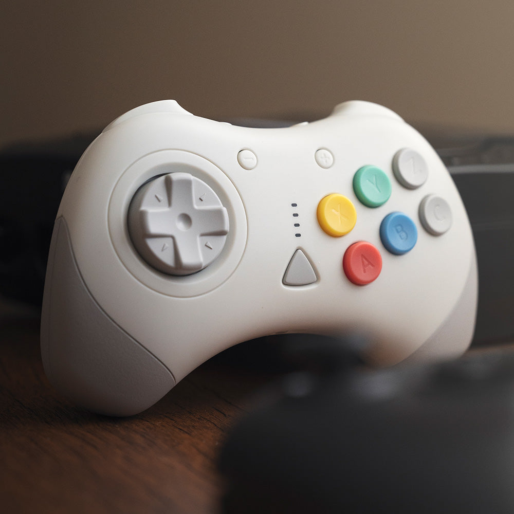 【在庫あり/発売中!】D6 Wireless Controller for Dreamcast™【ホワイト】– 究極の6ボタンワイヤレスコントローラー!次世代ワイヤレス技術 × クラシックな操作性!レトロゲーマー必見の必携アイテム!