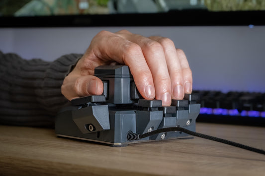 MoveMaster RSG-1 ハイブリッドジョイスティック（左手用）｜10＋4ボタン構成・Cherry MX Silent採用｜USB2.0ハブ×2・1.8mケーブル｜Windows/Mac/Linux対応｜Made in Germany【送料無料】【発売中】